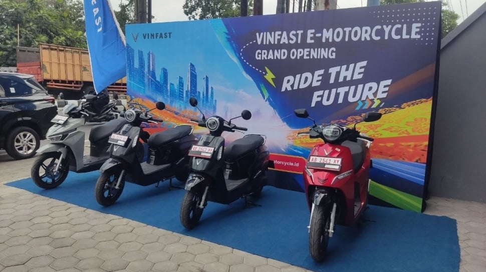 Ekspansi ke DIY, VinFast Resmikan Dealer Perdana di Sleman dan Promo Bebas Biaya Tukar Baterai